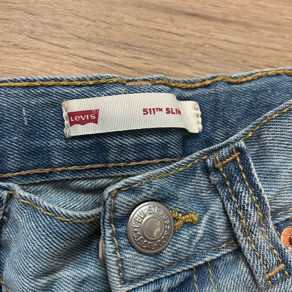 Levi's Blue Denim Shorts Classic Style Light Wash - Picture 2 of 4
